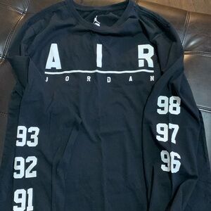 Boys Jordan Long-sleeve Tee size L